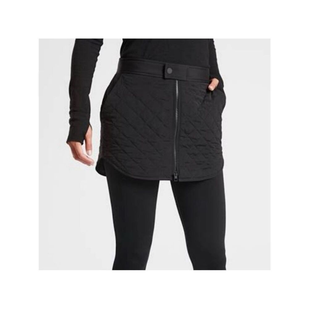 Athleta Toasty Buns Insulated Skirt in Black Size 8 Zipper Quilted Skirt